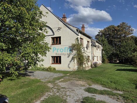 Prodej prostorného přízemního bytu 92 m2 (dispozice 2+1 a 1+kk) Postřelmov, ul. Komenského